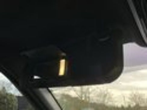 Used 2019 Land Rover Range Rover Velar R-Dynamic SE image 23