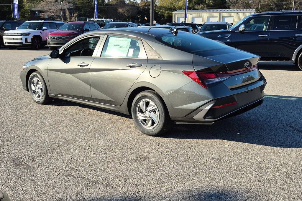 New 2026 Hyundai Elantra SE FWD image 8