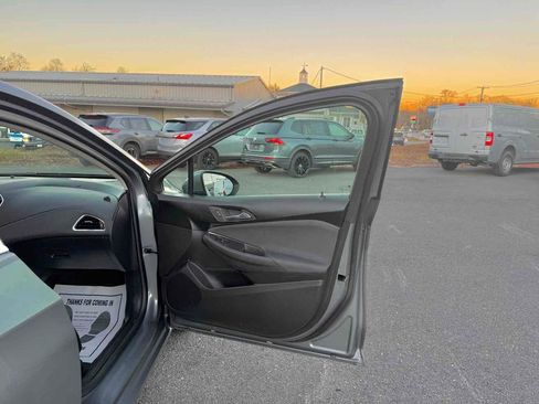 Used 2018 Chevrolet Cruze LT w/ Convenience Package image 15