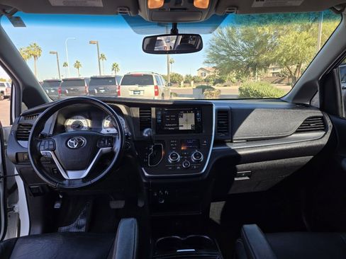 Used 2016 Toyota Sienna SE image 28