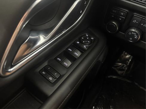 Used 2021 Chevrolet Suburban Z71 w/ Z71 Signature Package AWD/4WD image 41