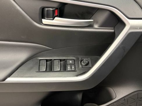 Used 2025 Toyota RAV4 XLE AWD/4WD image 12