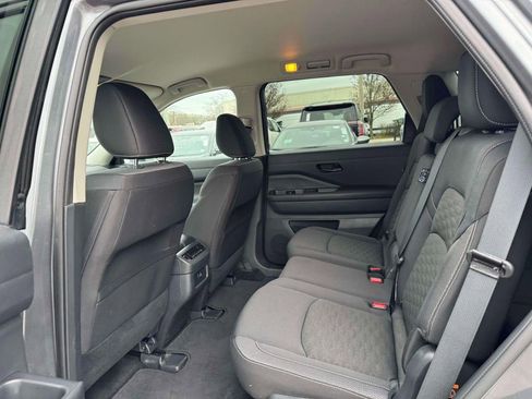 Certified 2024 Nissan Pathfinder SV image 12