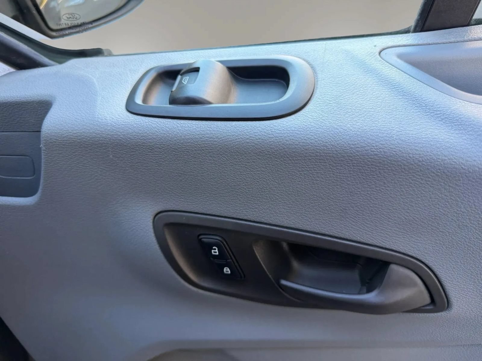 Used 2018 Ford Transit 250 148 Medium Roof RWD image 19