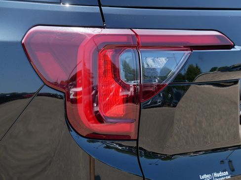 Used 2023 GMC Acadia SLT w/ Elevation Edition AWD/4WD image 17