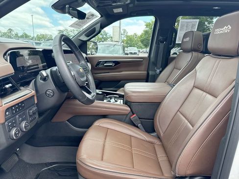 Used 2025 Chevrolet Suburban High Country AWD/4WD image 21