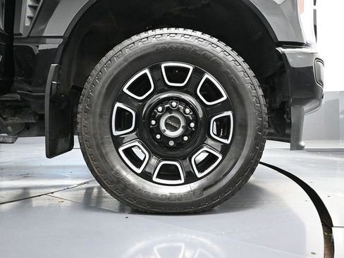 Used 2025 Ford F250 Platinum image 16