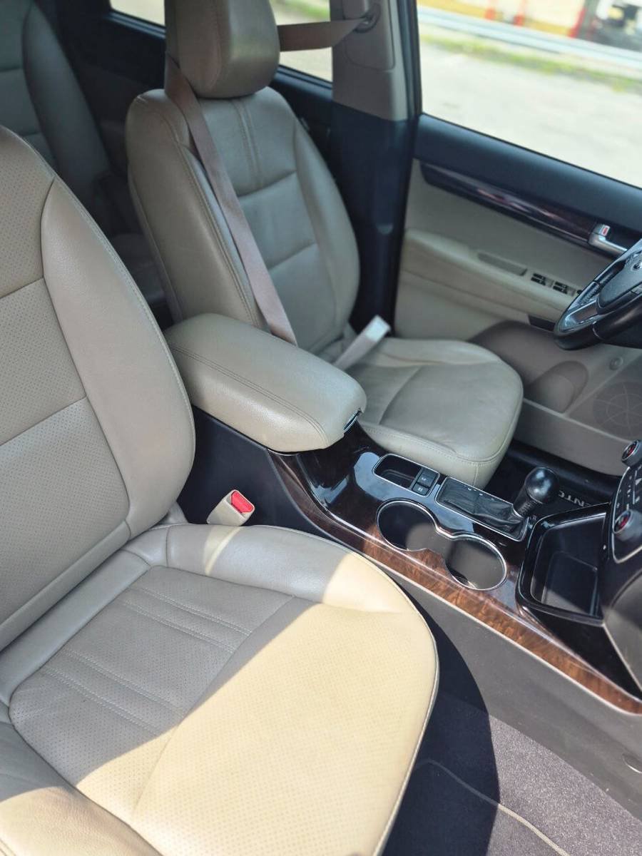 Used 2014 Kia Sorento LX w/ Premium Package AWD/4WD image 16
