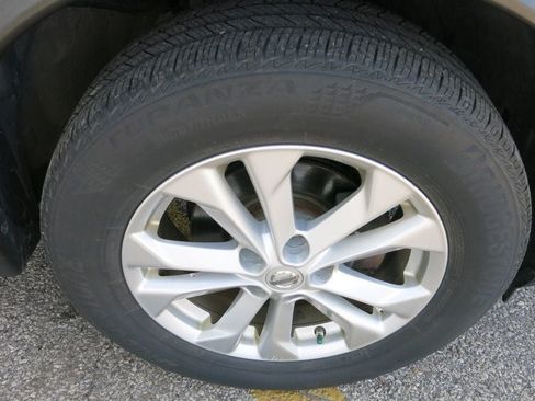 Used 2015 Nissan Rogue SV AWD/4WD image 35