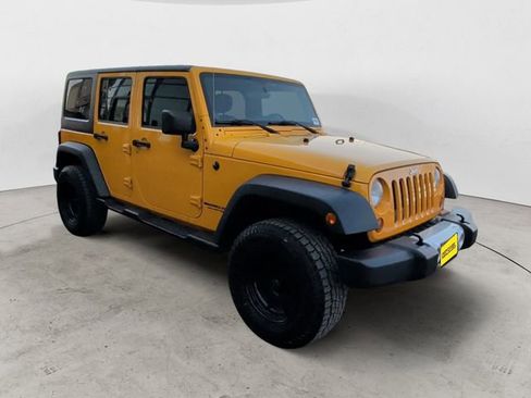Used 2012 Jeep Wrangler Unlimited Sahara AWD/4WD image 7
