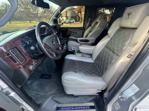 Used 2022 Chevrolet Express 2500 Extended w/ Enhanced Convenience Package image 17