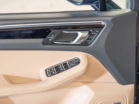 Certified 2023 Porsche Macan AWD/4WD image 17