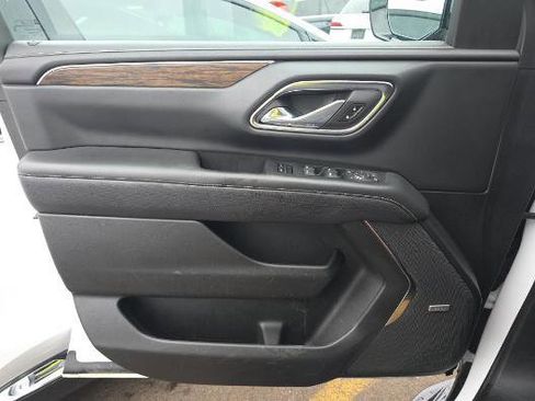 Used 2023 Chevrolet Suburban Premier image 10