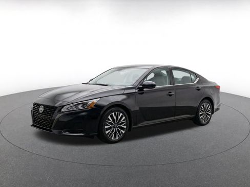 Used 2026 Nissan Altima 2.5 SV FWD image 3