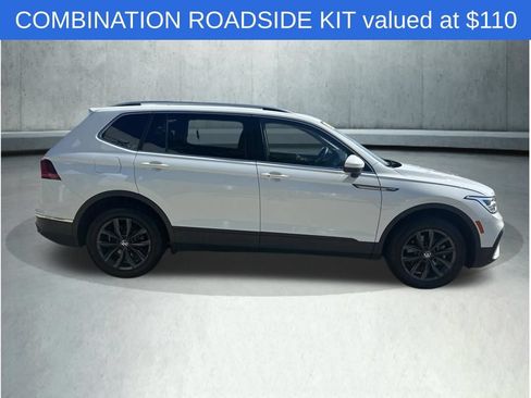 Used 2024 Volkswagen Tiguan SE w/ Panoramic Sunroof Package AWD/4WD image 8