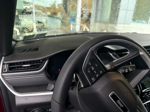 Used 2024 Jeep Grand Cherokee L Altitude AWD/4WD image 6