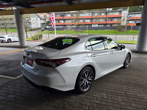 Used 2024 Toyota Camry XLE w/ Cold Weather Package image 5