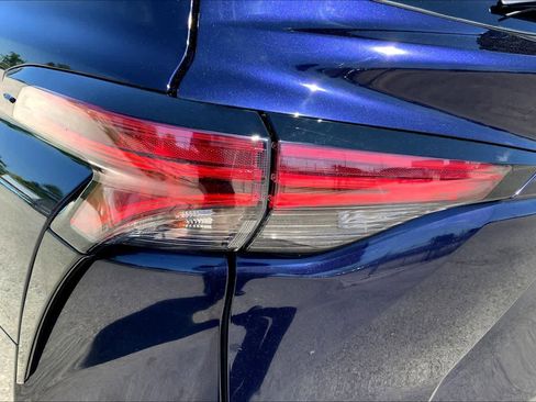 Certified 2024 Toyota Sienna XSE FWD image 28