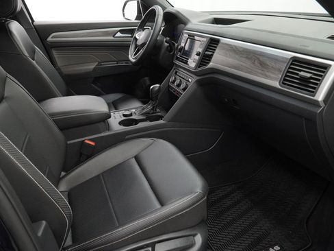 Used 2022 Volkswagen Atlas Cross Sport SE image 46