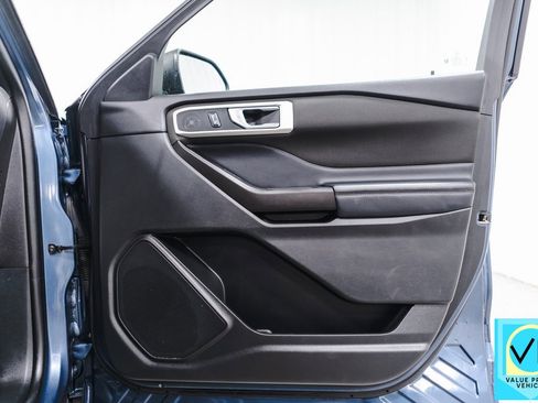 Used 2020 Ford Explorer XLT image 33