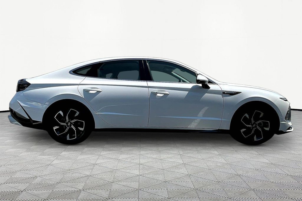 Used 2025 Hyundai Sonata SEL FWD image 8