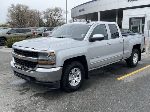 Used 2018 Chevrolet Silverado 1500 LT w/ Trailering Package AWD/4WD image 3