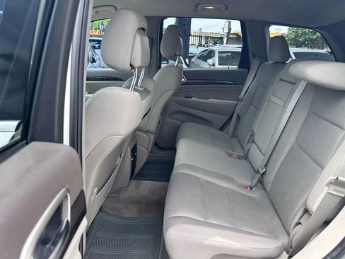 Used 2012 Jeep Grand Cherokee Laredo w/ Laredo E Group image 51