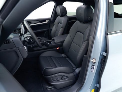 Used 2026 Porsche Cayenne AWD/4WD image 5