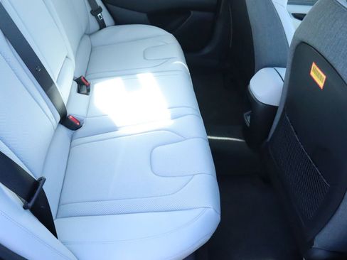 New 2025 Hyundai Elantra Limited image 21