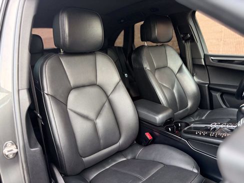 Used 2018 Porsche Macan AWD/4WD image 16