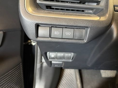 Used 2024 Toyota Prius LE FWD image 18
