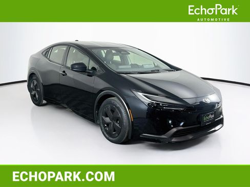 Used 2025 Toyota Prius LE FWD image 1