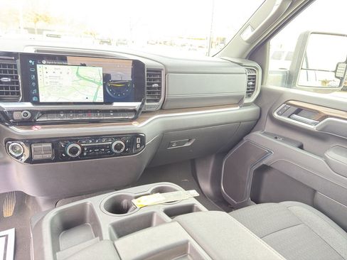 Used 2025 Chevrolet Silverado 2500 LT w/ Convenience Package image 26