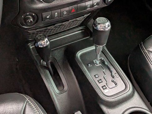 Used 2017 Jeep Wrangler Unlimited Sahara w/ Connectivity Group image 31