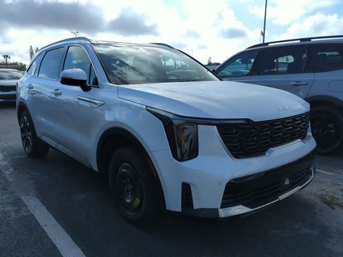 Certified 2024 Kia Sorento EX w/ Panoramic Sunroof Package image 2