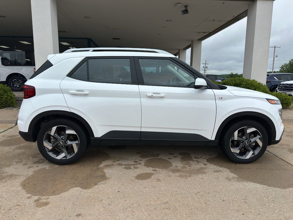 Used 2025 Hyundai Venue SEL FWD image 7