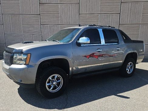 Used 2007 Chevrolet Avalanche LT image 1