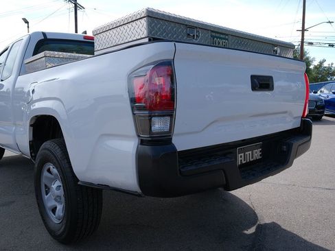 Used 2017 Toyota Tacoma SR image 41