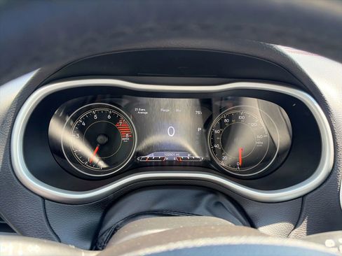 Used 2017 Jeep Cherokee Trailhawk image 14