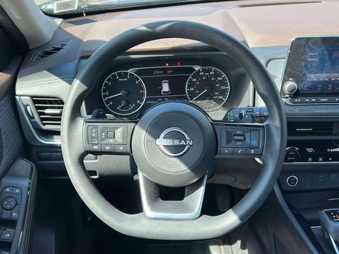 Used 2023 Nissan Rogue SV image 13
