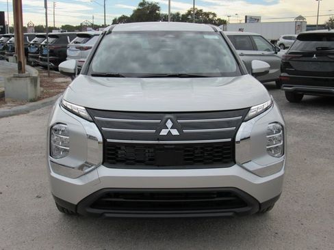 New 2026 Mitsubishi Outlander ES image 6