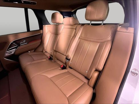 Used 2025 Land Rover Range Rover SE AWD/4WD image 18