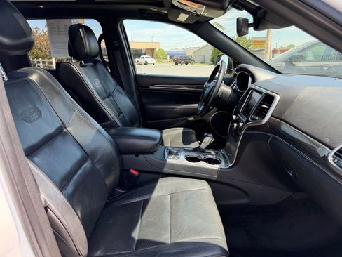 Used 2018 Jeep Grand Cherokee Overland AWD/4WD image 32