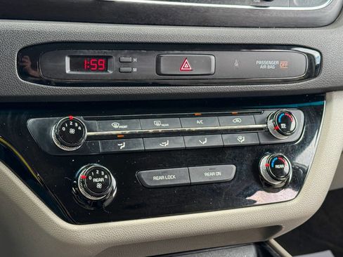 Used 2018 Kia Sedona L FWD image 27