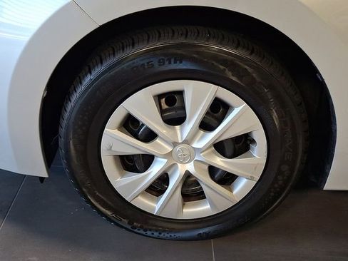 Used 2015 Toyota Corolla L FWD image 10