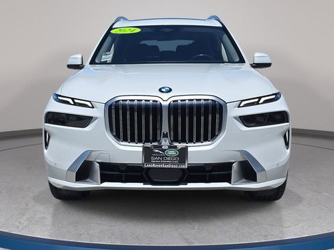 Used 2024 BMW X7 xDrive40i w/ Premium Package AWD/4WD image 3