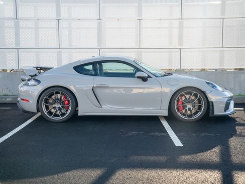 Used 2021 Porsche 718 Cayman GT4 image 8