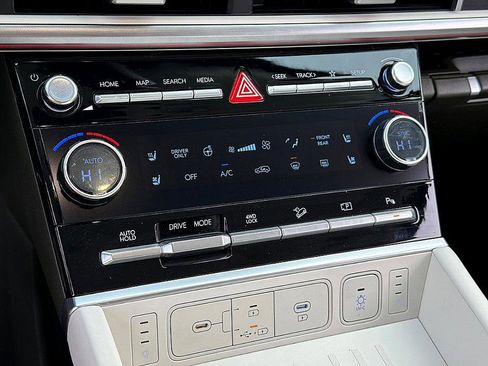 Certified 2025 Hyundai Santa Fe Calligraphy image 15