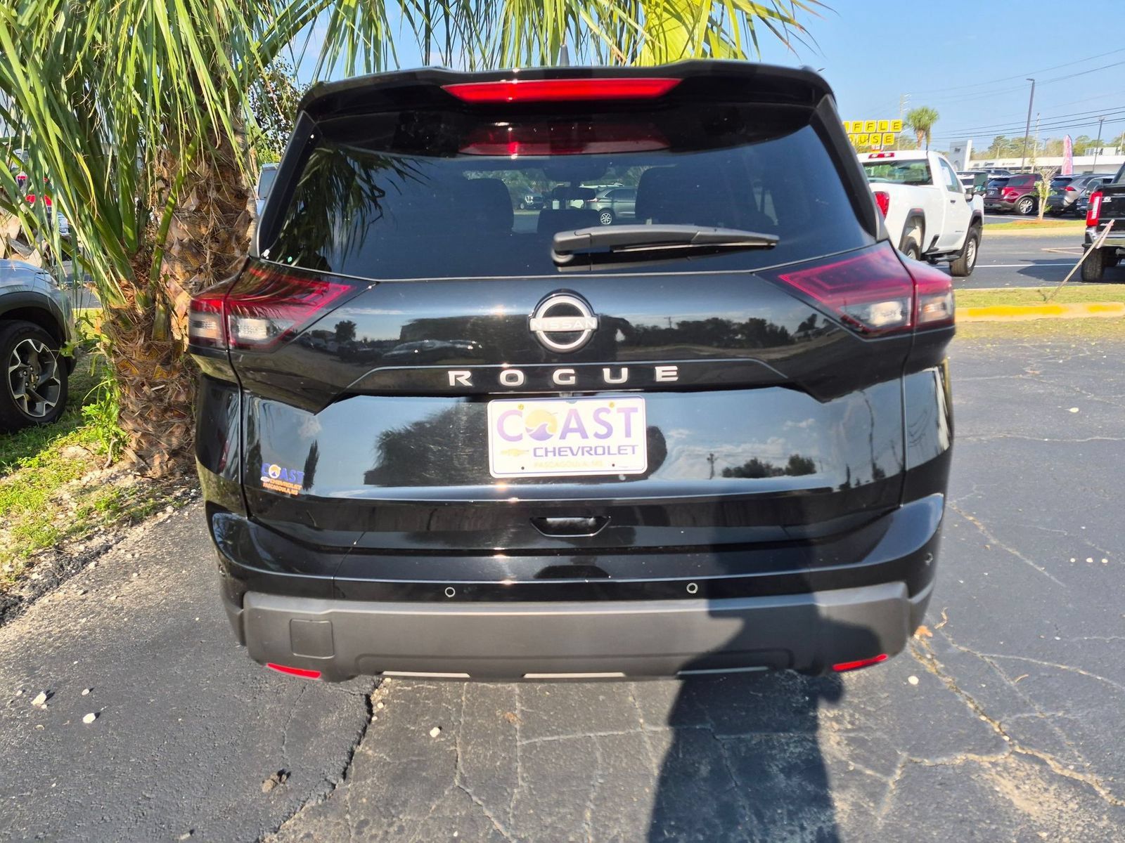 Used 2025 Nissan Rogue S FWD image 4