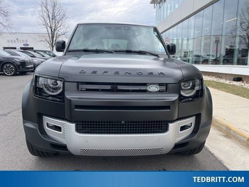 Used 2024 Land Rover Defender 110 SE AWD/4WD image 2
